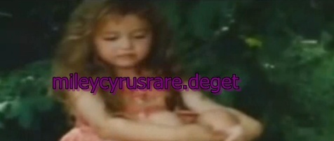 little sweet - a very rare pics with miley when she was a little girl