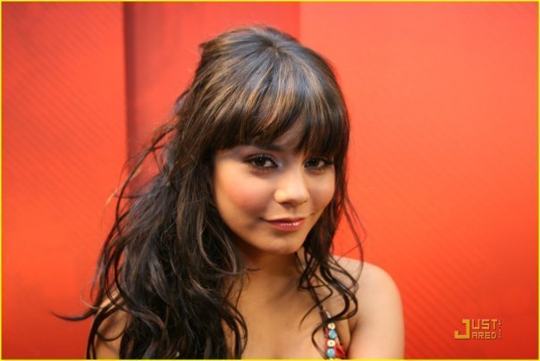 -vanessa-anne-hudgens-12813097-604-404