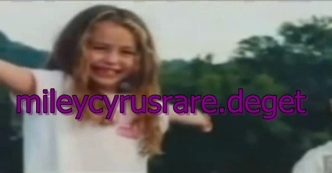 fly int o the sky - a very rare pics with miley when she was a little girl