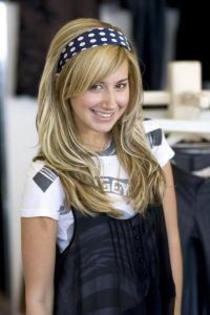 Ashley_Tisdale_1220874558[1]