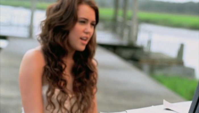 Miley Cyrus When I Look At You  screencaptures 02 (8)