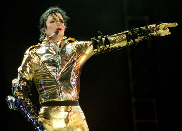 Michael Jackson r-XMJJy8ZSSl[1] - Michael Jackson