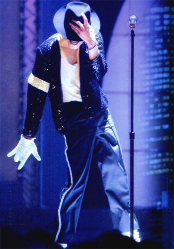 Michael_Jackson_Moonwalk[1] - Michael Jackson