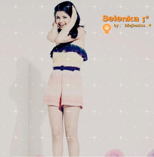 27528018_KWDUJIKPX - Selena Gomez