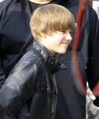 February 1st - Arriving At The Studio For The Remake Of \'\'We Are The World\'\' (3)