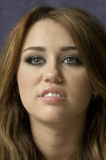 Miley-Cyrus_COM_TheLastSongMunawarHosainPortraitShoot_13March2010_078