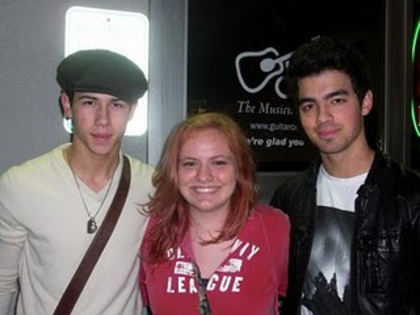 Jonas Brothers northpark shoppers - Jonas Brothers northpark shoppers