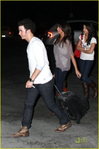 normal_nick-kevin-danielle-jonas-pinz-06 - JB-Out at Pinz Entertainment Center in Studio City