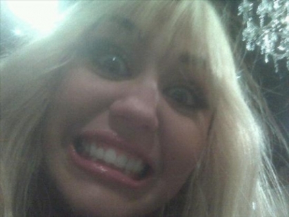 Miley Cyrus - Twitter Emily Osment (5)