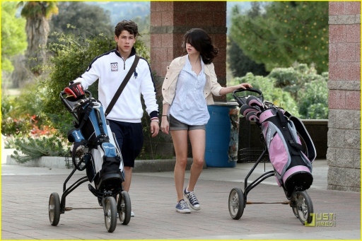normal_014 - Nick-Out to go golfing in Los Angeles-with selena-i am gelous