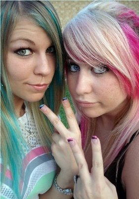 pink-blue-emo-girls