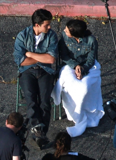 normal_JW_JoeDemivideoshootl0410_HQ-011 - JOE and Demi-at a videoshoot in the outskirts of LA