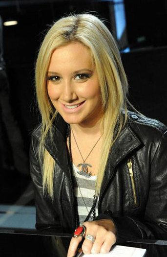 Ashley-Tisdale - competition 5