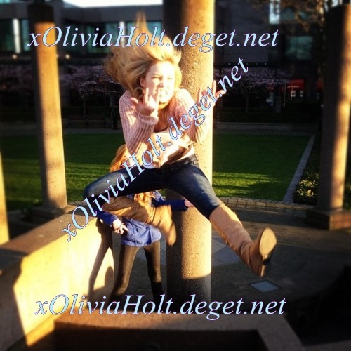 Olivia - Holt - Rare - Photo - 001