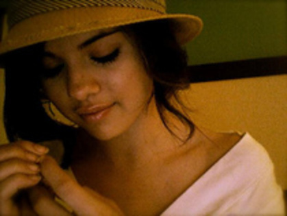 7 - Selena rare personal pictures