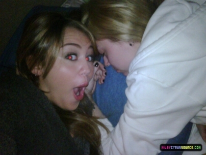 Miley Cyrus (63) - 0 Miley Cyrus-Twitter Pictures 0