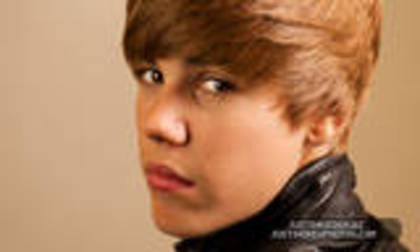 th_Justin-Bieber-007