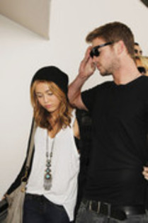 17024739_DKRCSMATI - Miley Cyrus and Liam Hemsworth at LAX