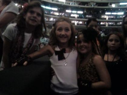 Me,Ems and some cute fans!! - Wonder World Tour