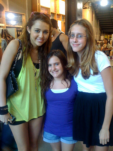 I just luuv` this pic:x - x Miley with her fans x