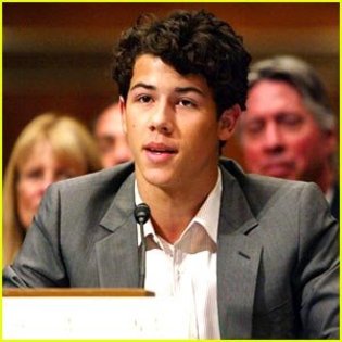 b-Nick-Jonas-4691a795fa5c