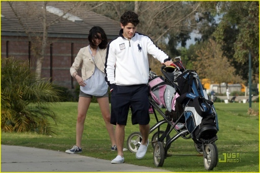 normal_018 - Nick-Out to go golfing in Los Angeles-with selena-i am gelous