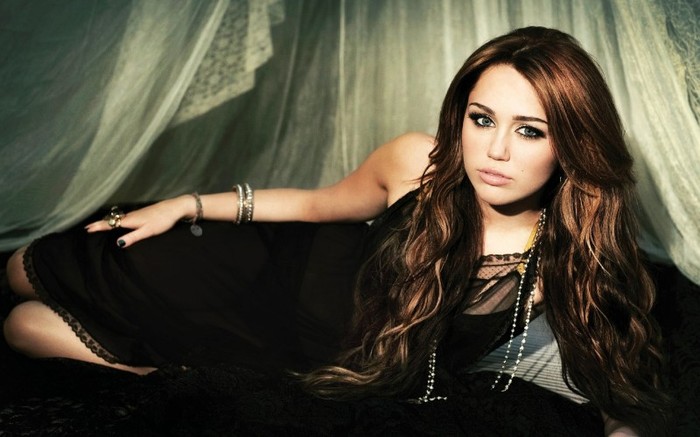 Miley-Wallpaper-miley-cyrus-23446637-1280-800 - 0--Can t be tamed--0