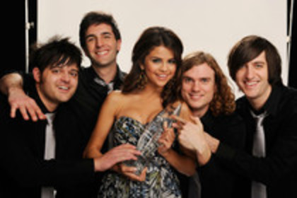 30694215_VMKIYDUGC - X selena gomez 2011 peoples choice awards-portraits