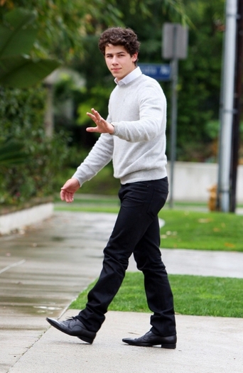 normal_NickGreySweater0306-005 - Nick-waves at the papz as he leaves his house