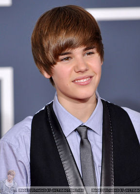 January-31st-52nd-Annual-Grammy-Awards-justin-bieber-10217189-288-399