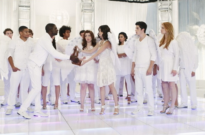 Wizards-Of-Waverly-Place-Season-4-Promotional-Stills-Dancing-With-Angels-selena-gomez-19048679-687-4