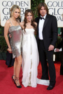 15824165_ADIKKATDA - miley cyrus Red carpet arrivals for 66th Annual Golden Globe Awards