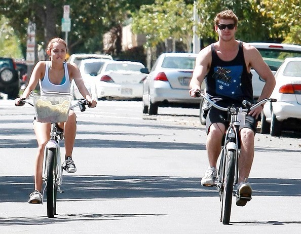 Miley+Cyrus+Liam+Hemsworth+Riding+Their+Bikes+ovZOXsMwbcGl - Riding their bikes