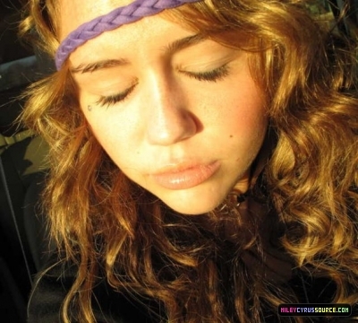 Miley Cyrus (70) - 0 0 Miley Cyrus 0 0