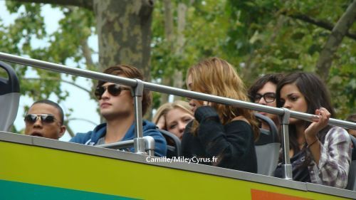 Filming LOL in Paris. xD (33)