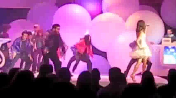 SELENA GOMEZ Performs Live with BELLA. ZENDAYA and Entire SHAKE IT UP Cast! 085