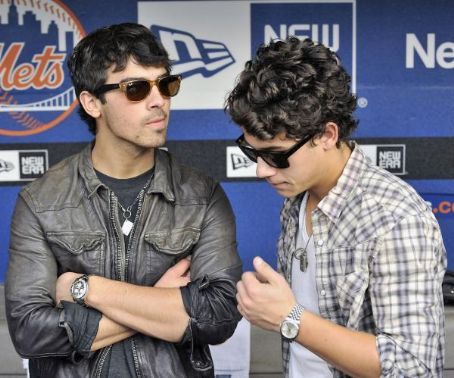 742 - Jonas Brothers