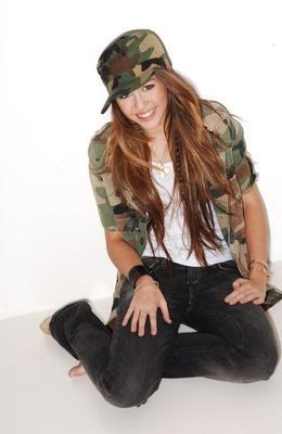 miley-cyrus-184992l-poza - xx_Miley Photoshoot 05