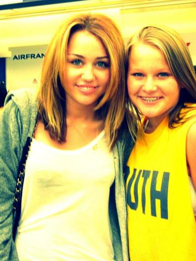 miley on the airport