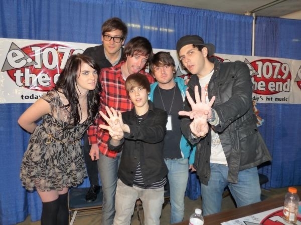 Justin-Cobra-Starship-justin-bieber-9406740-600-449