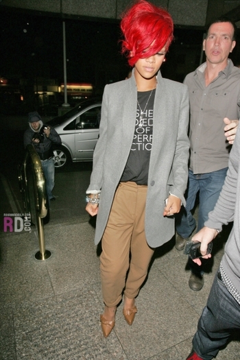 normal_005 (7) - x - Rihanna - x