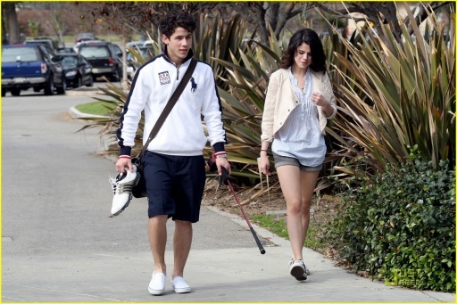 normal_010 - Nick-Out to go golfing in Los Angeles-with selena-i am gelous