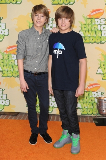 With Dylan at Kids choice awards 2009