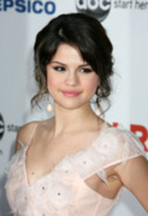 28119258_NKQHKGOOX - x 2009 ALMA Awards - Arrivals 2