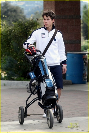 normal_015 - Nick-Out to go golfing in Los Angeles-with selena-i am gelous