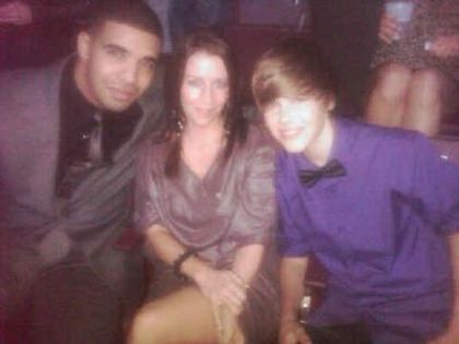 Aww <3 Justin , Patie and Drake <3