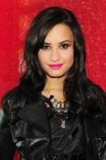 OMIOTYSIQQLWCHKJIHL - beautiful pictures with Demi Lovato