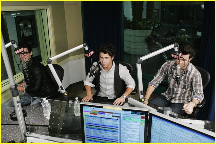 joe-jonas-rd-takeover-09 - JOE-Radio Disney take over today