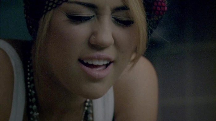 Miley Cyrus - Who Owns My Heart 0273