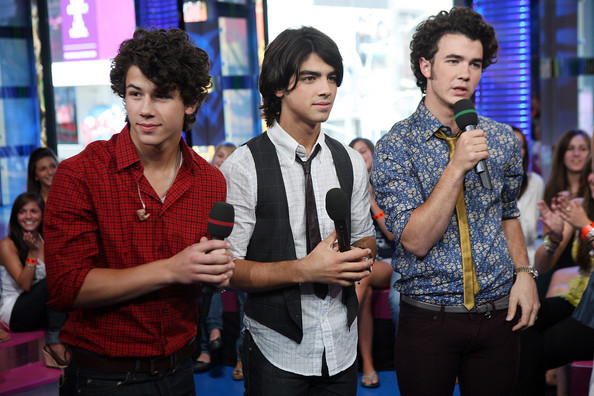 MTV TRL Present Jonas Brothers And Yung Berg